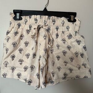 Super cute linen shorts